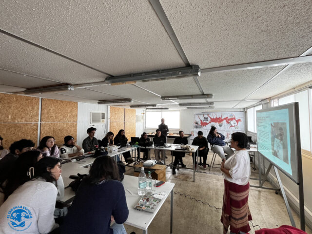 Este jueves 28 de agosto fuimos invitados por la Escuela de Arquitectura para contar nuestro trabajo. Asistimos al encuentro Sergio Medel y Gianina Dávila.